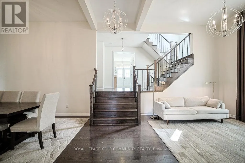 33 DEEPWOOD CRESCENT