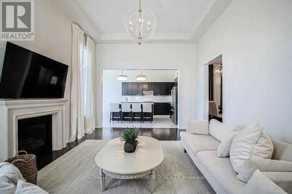 33 DEEPWOOD CRESCENT