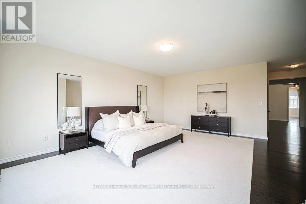 33 DEEPWOOD CRESCENT