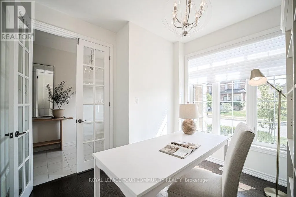 33 DEEPWOOD CRESCENT