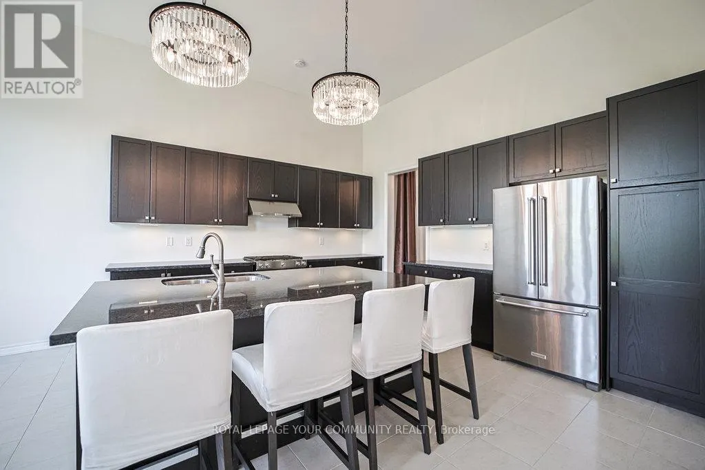 33 DEEPWOOD CRESCENT