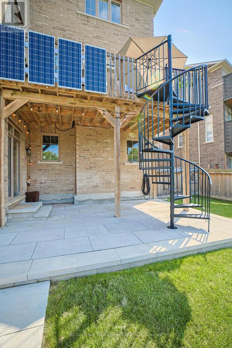 33 DEEPWOOD CRESCENT