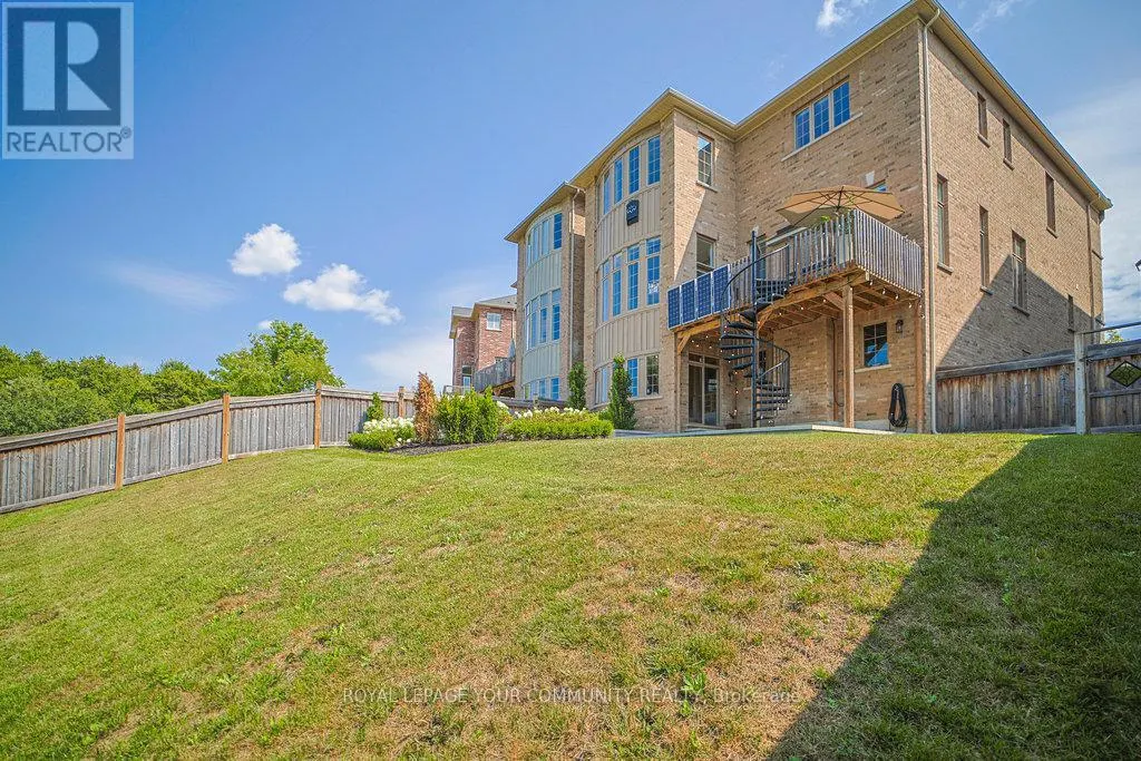33 DEEPWOOD CRESCENT