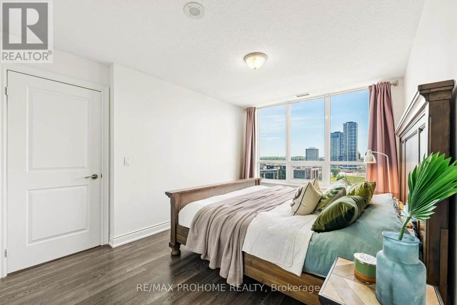 1112 - 33 CLEGG ROAD