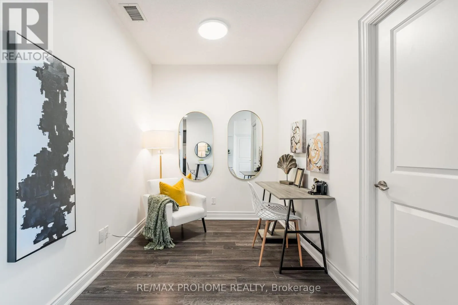 1112 - 33 CLEGG ROAD
