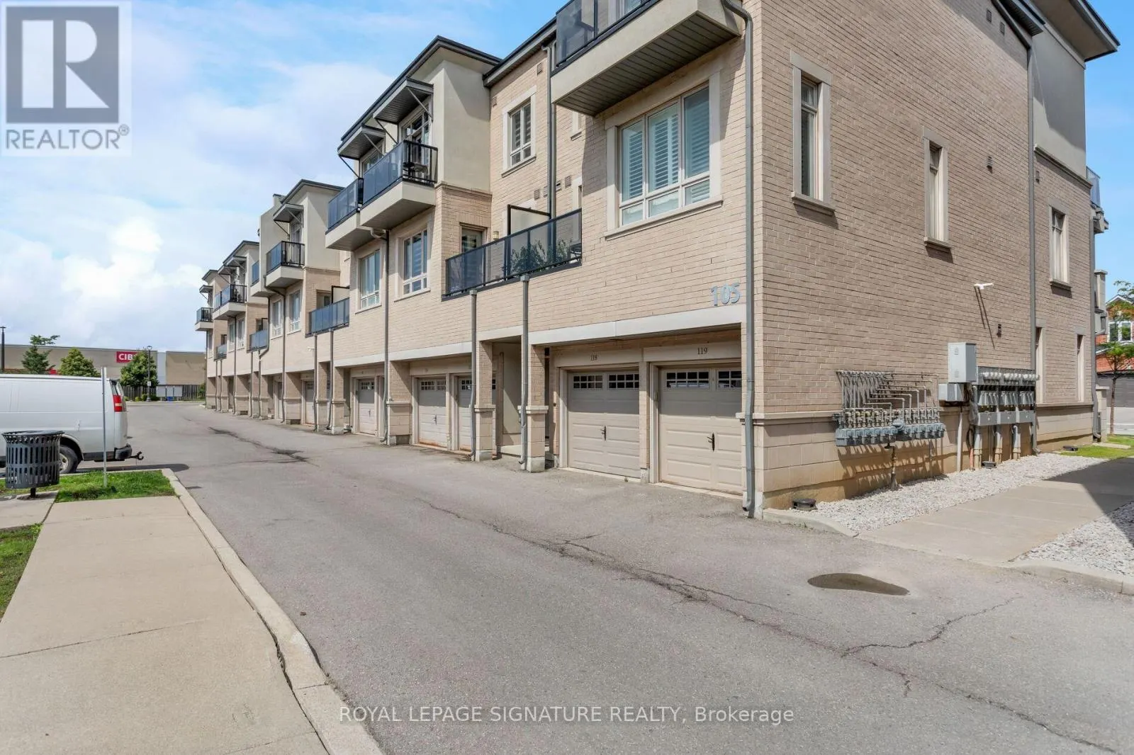 18 - 105 KAYLA CRESCENT E