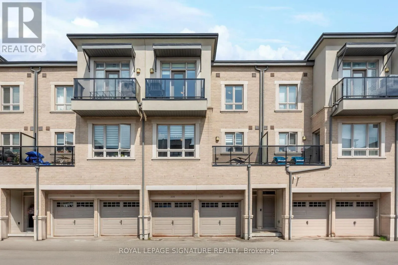 18 - 105 KAYLA CRESCENT E