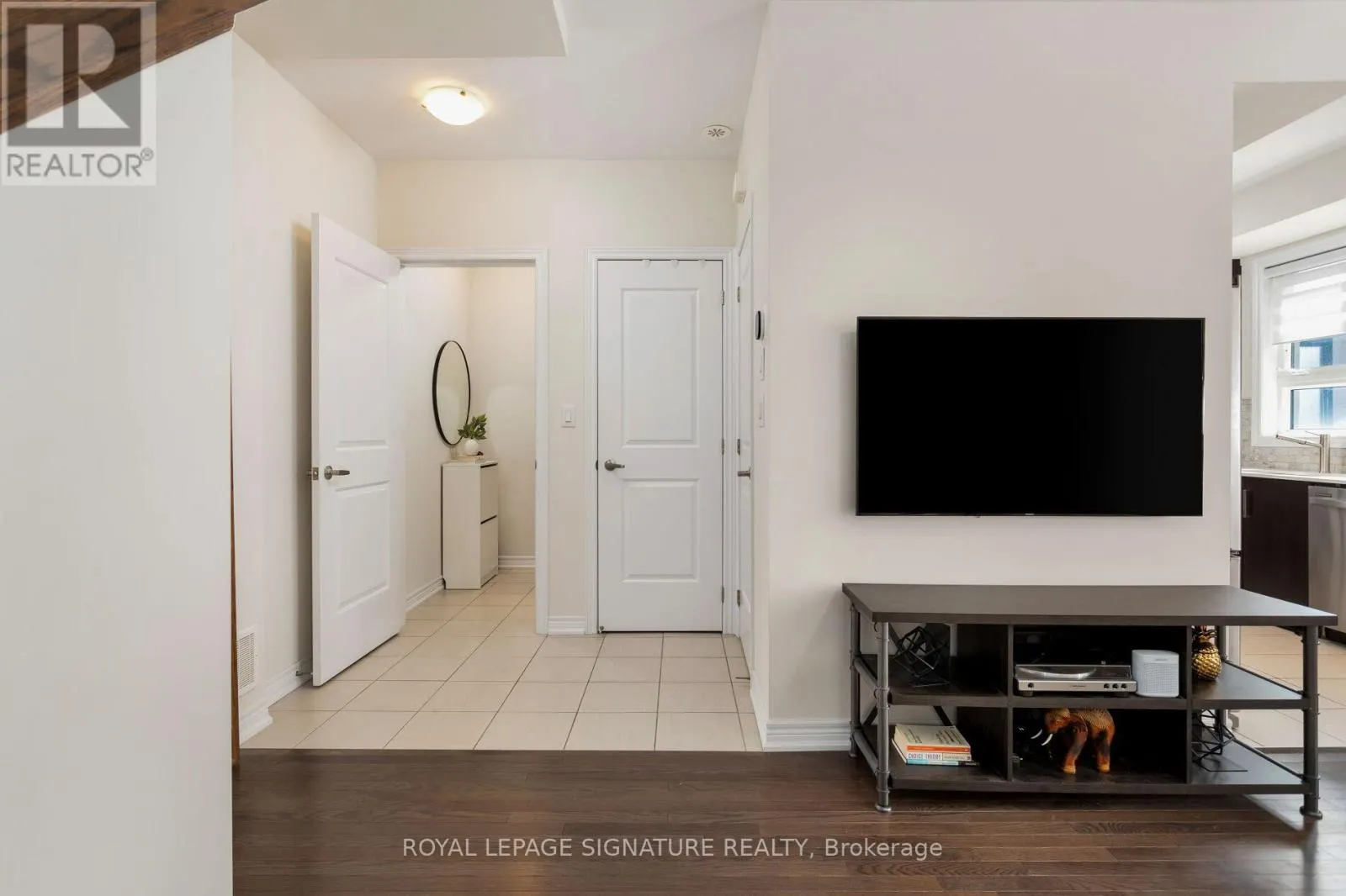 18 - 105 KAYLA CRESCENT E