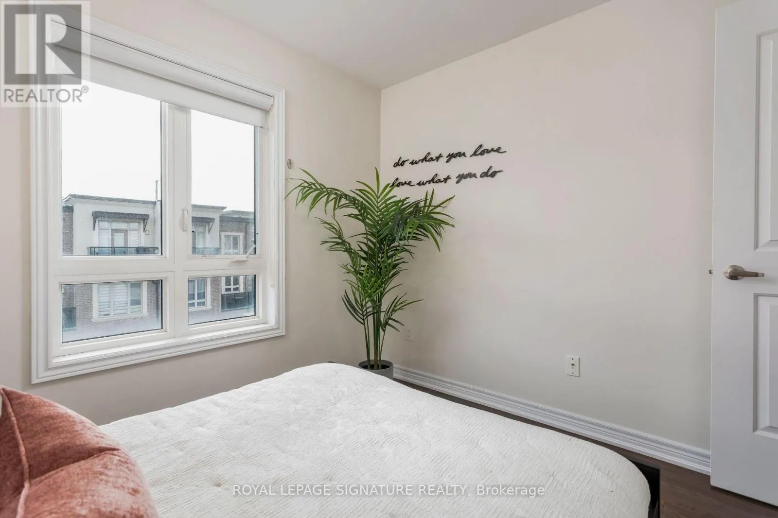 18 - 105 KAYLA CRESCENT E