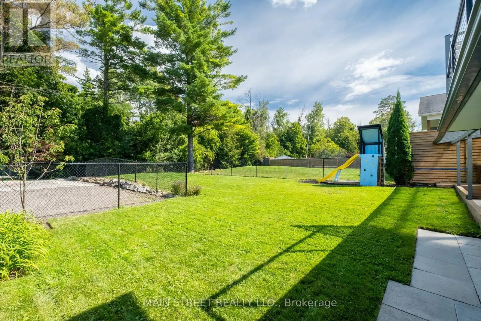 23 SUNNIDALE BOULEVARD E