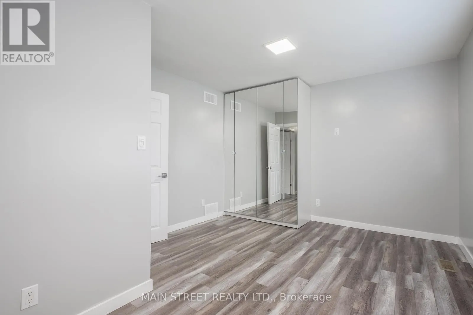 23 SUNNIDALE BOULEVARD E
