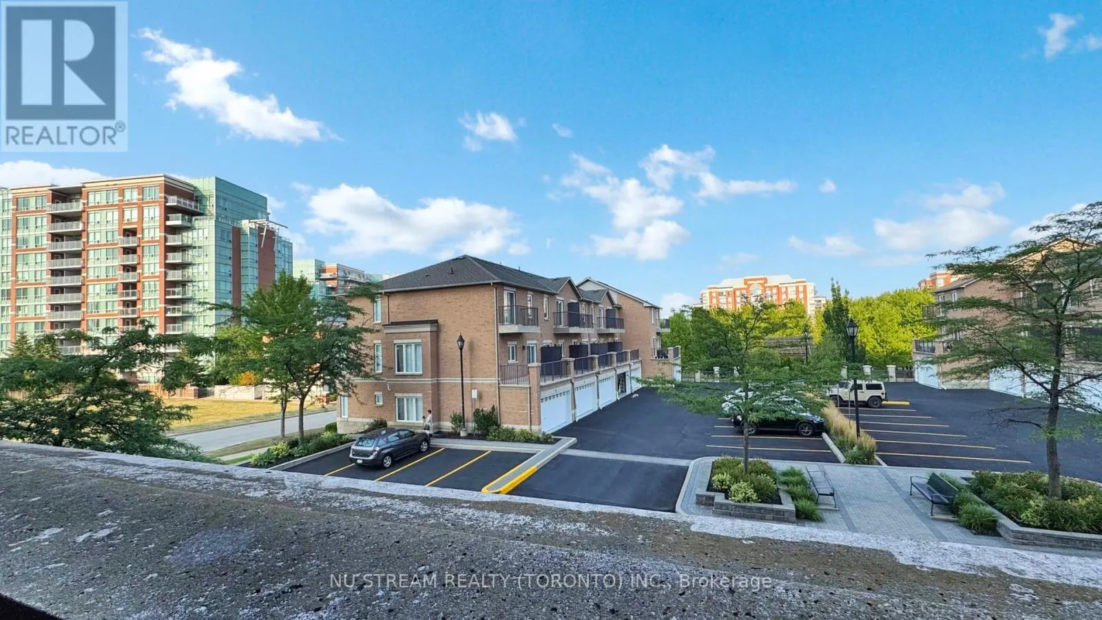 215 - 51 SADDLECREEK DRIVE