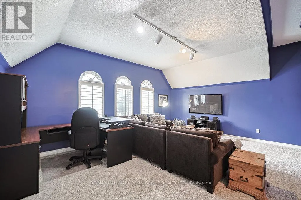 1032 SIR IVOR COURT
