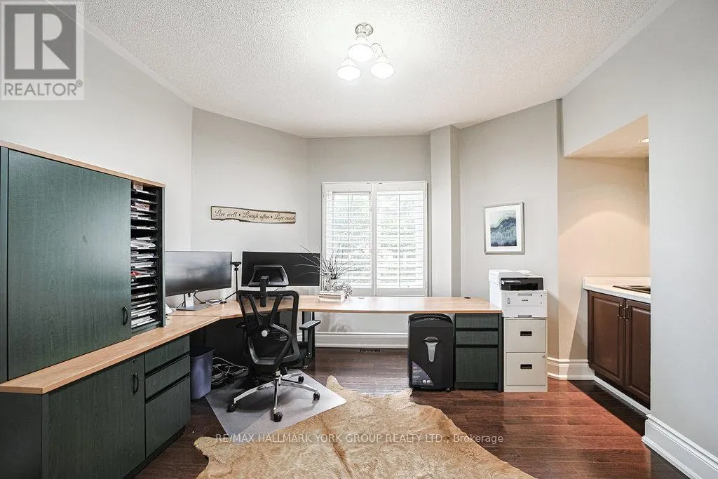 1032 SIR IVOR COURT