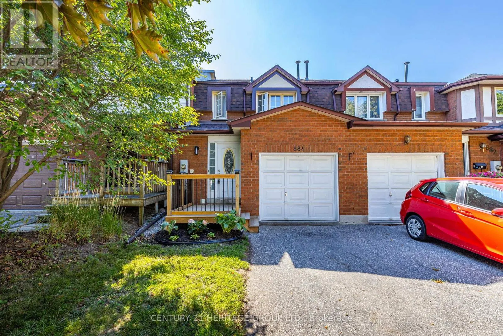 884 CLANCEY CRESCENT
