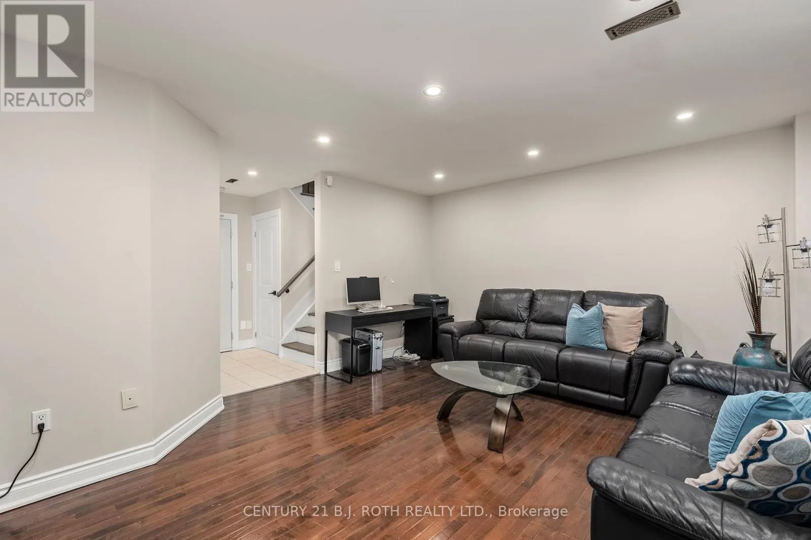 15 - 8032 KIPLING AVENUE