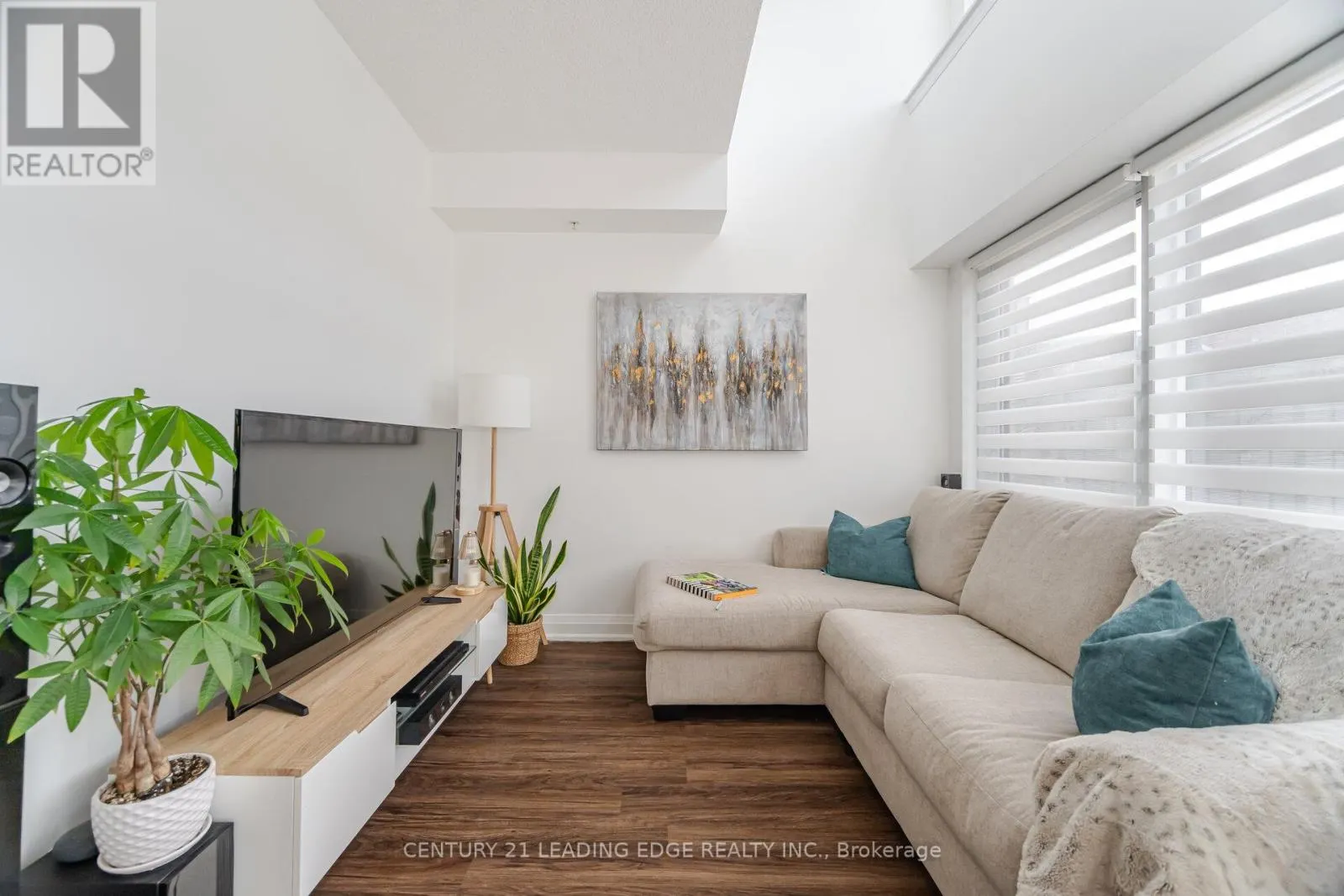 108 - 24 WOODSTREAM BOULEVARD