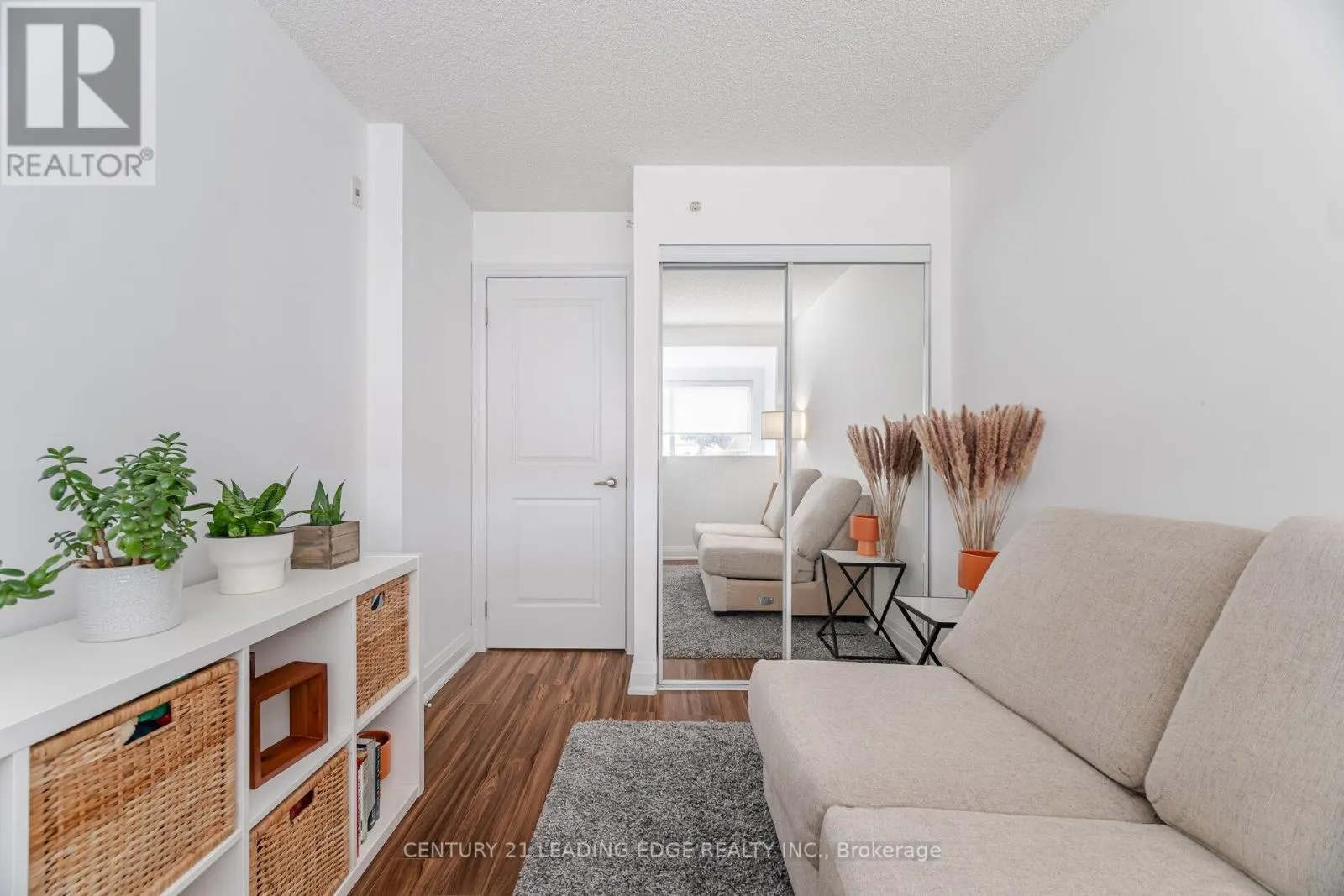 108 - 24 WOODSTREAM BOULEVARD