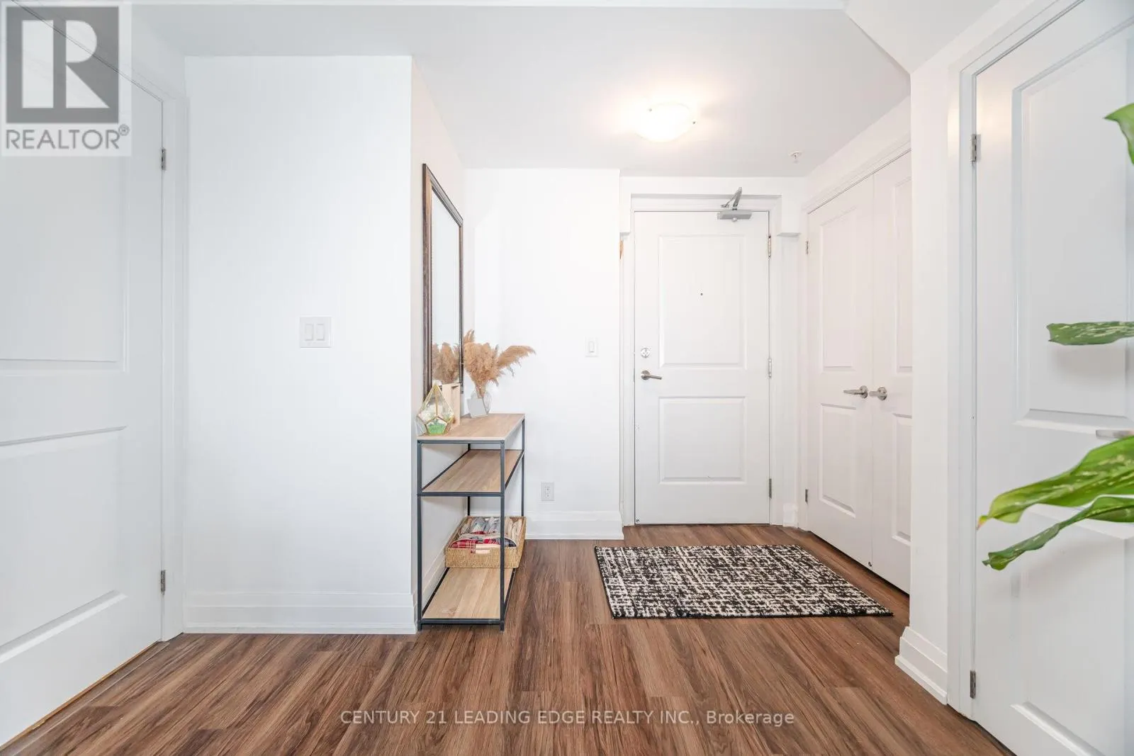 108 - 24 WOODSTREAM BOULEVARD
