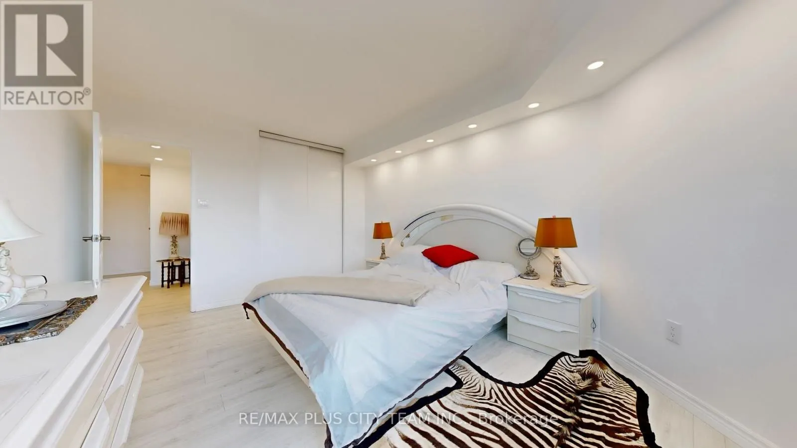 410 - 7440 BATHURST STREET