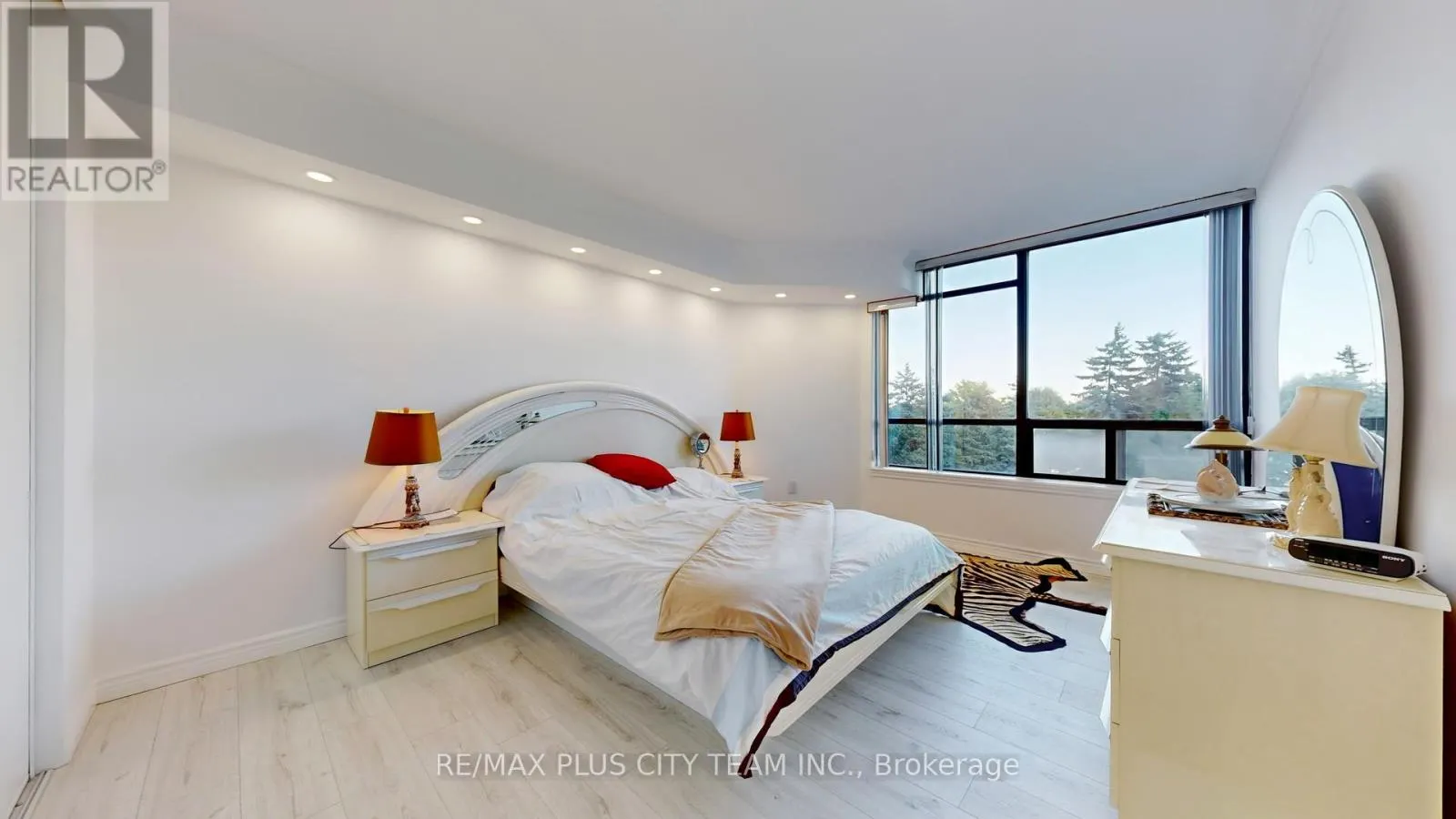 410 - 7440 BATHURST STREET