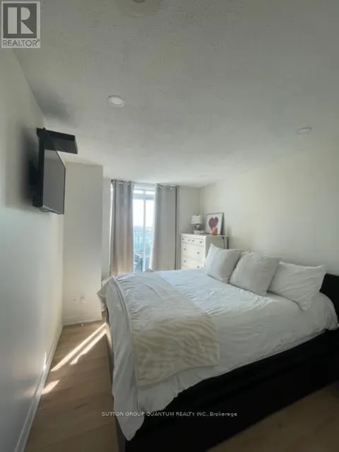 PH5 - 11 ONEIDA CRESCENT E