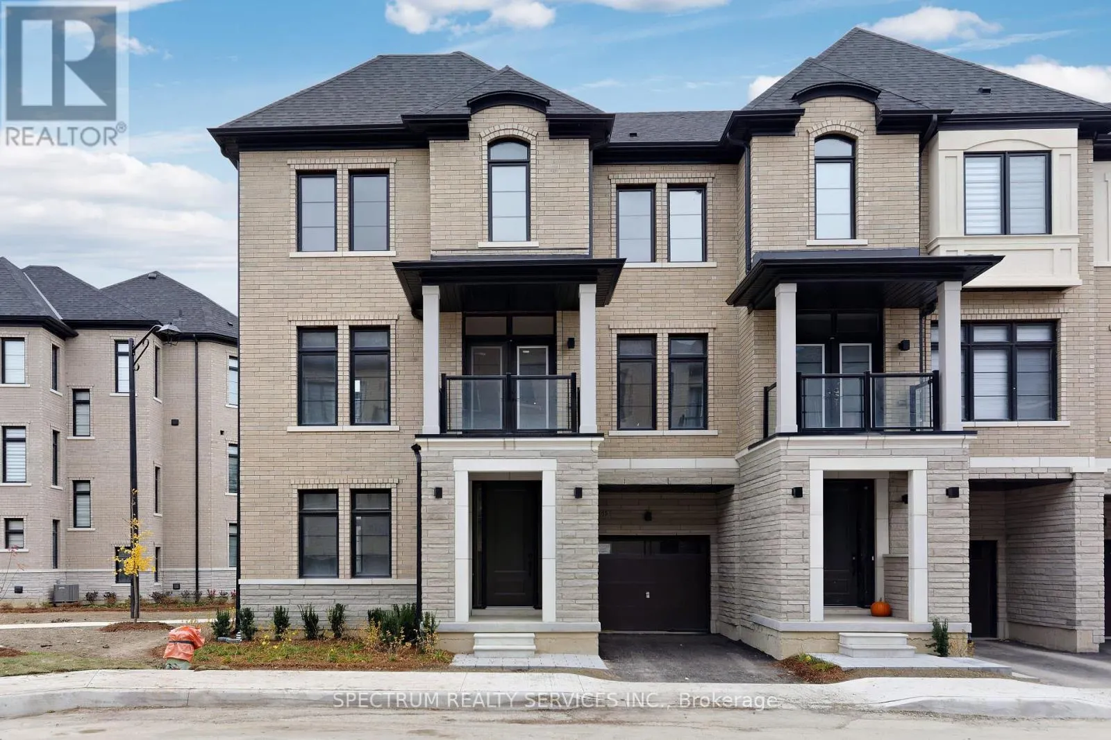 155 DE LA ROCHE DRIVE