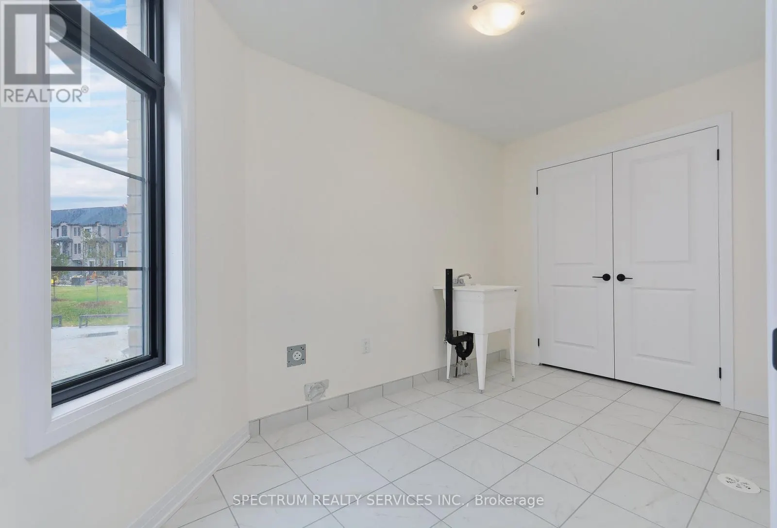 155 DE LA ROCHE DRIVE