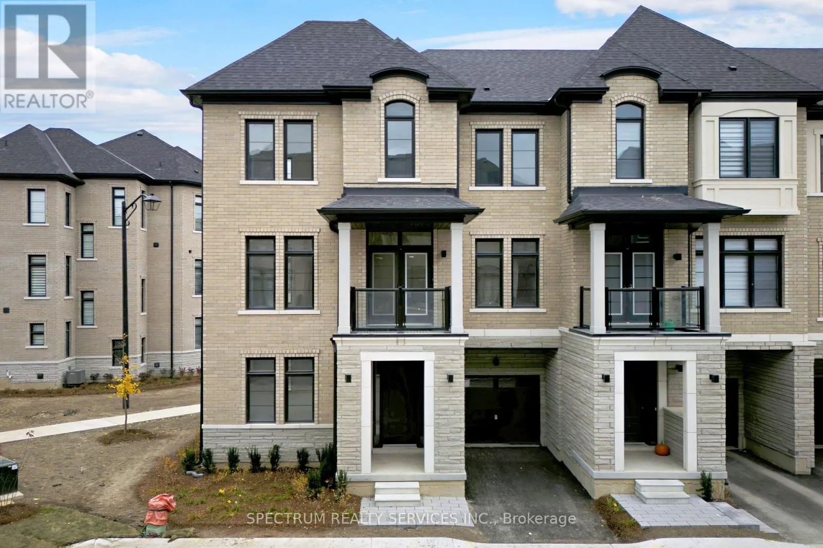 155 DE LA ROCHE DRIVE