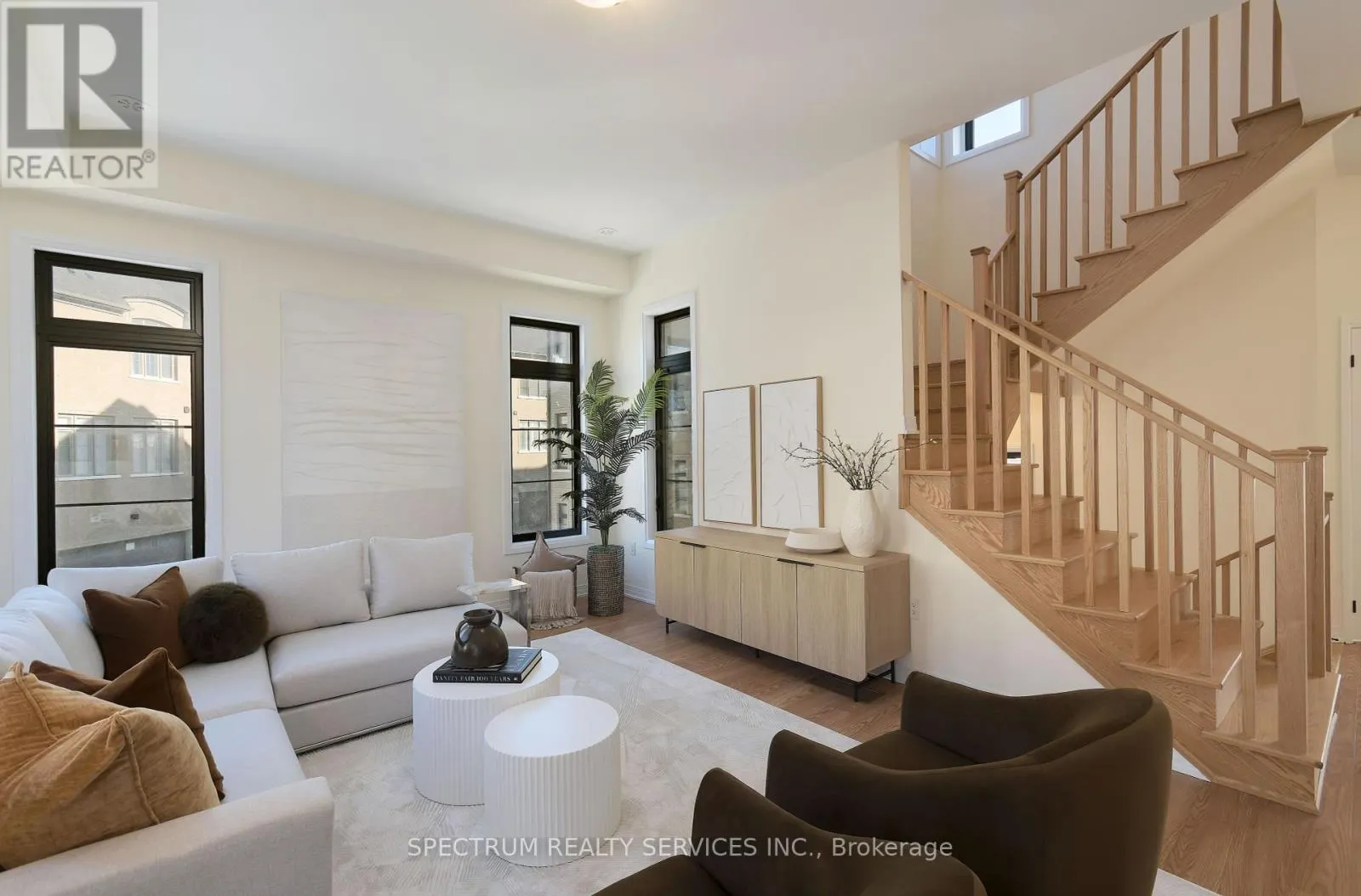 155 DE LA ROCHE DRIVE