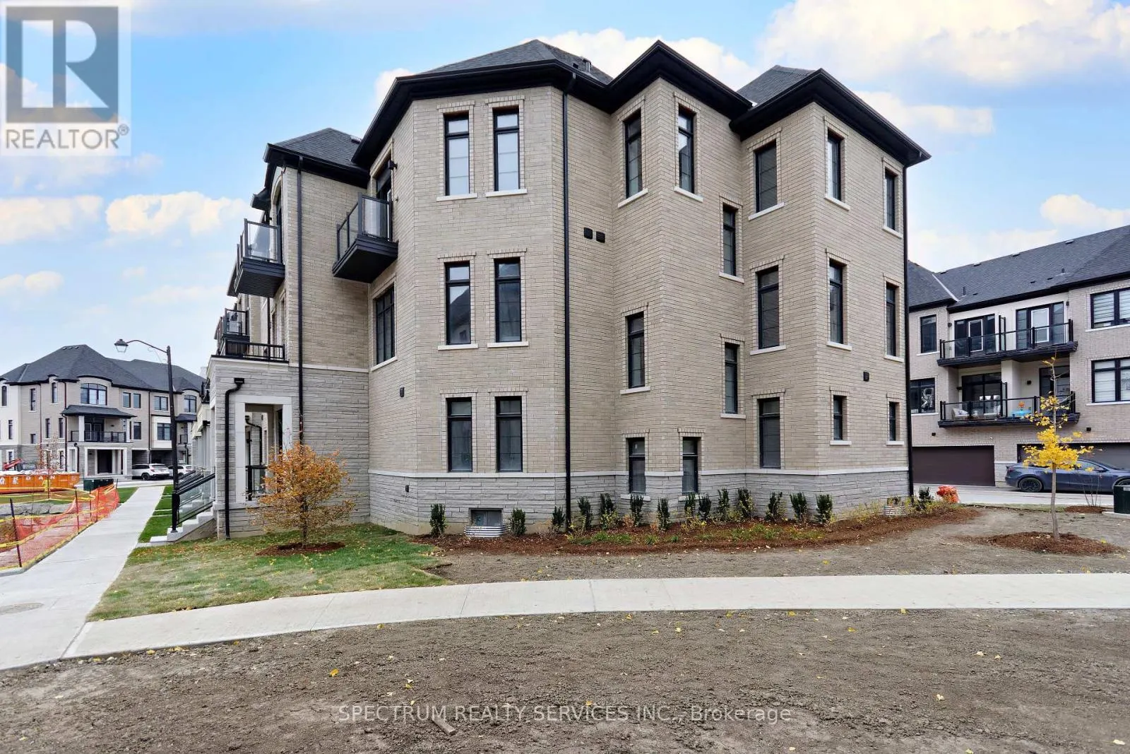 155 DE LA ROCHE DRIVE