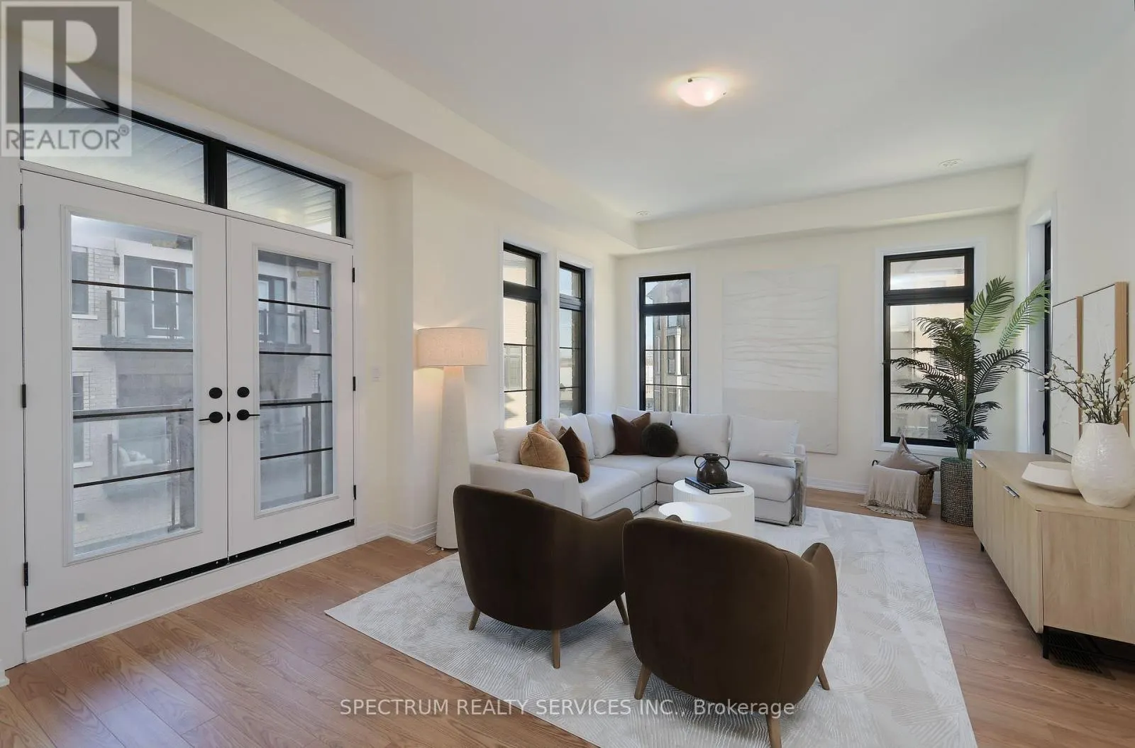 155 DE LA ROCHE DRIVE
