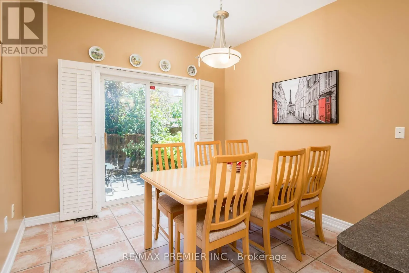 36 TOULON CRESCENT