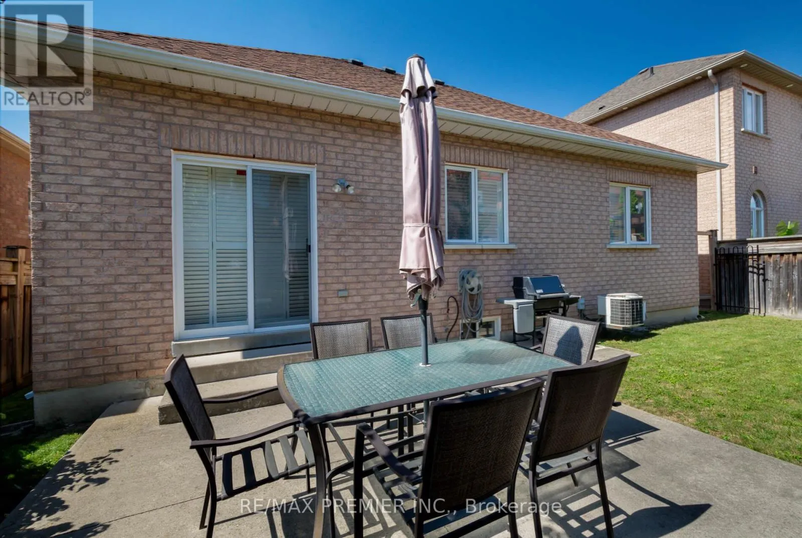 36 TOULON CRESCENT