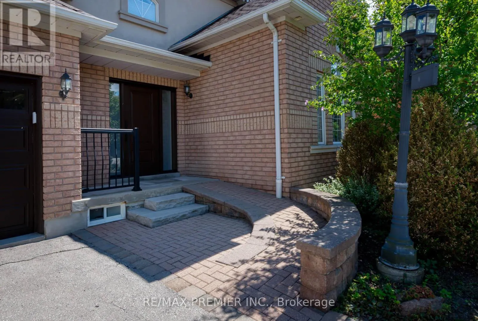 36 TOULON CRESCENT