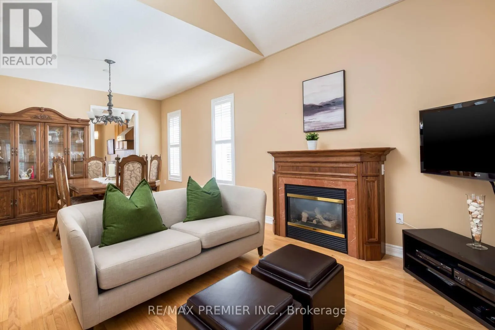36 TOULON CRESCENT