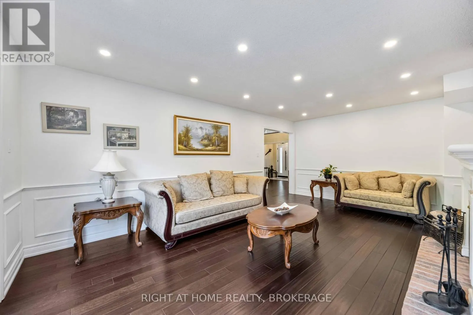 93 GORDON ROWE CRESCENT