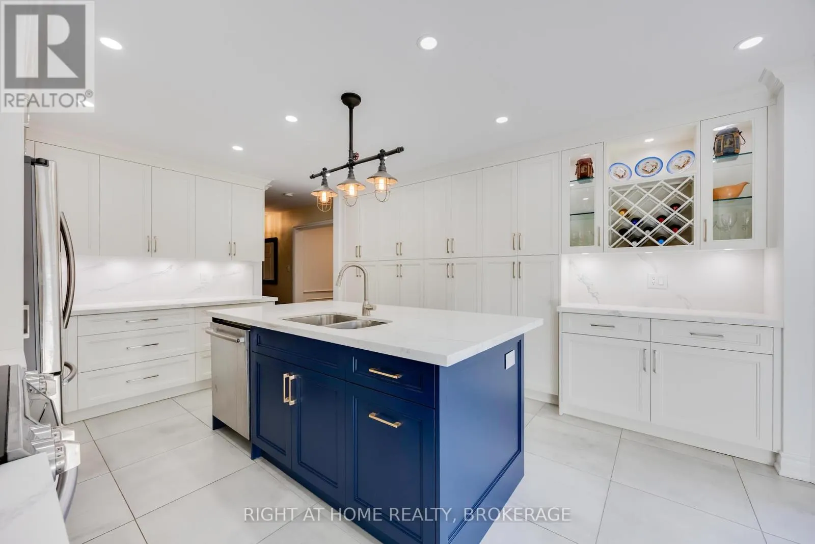 93 GORDON ROWE CRESCENT