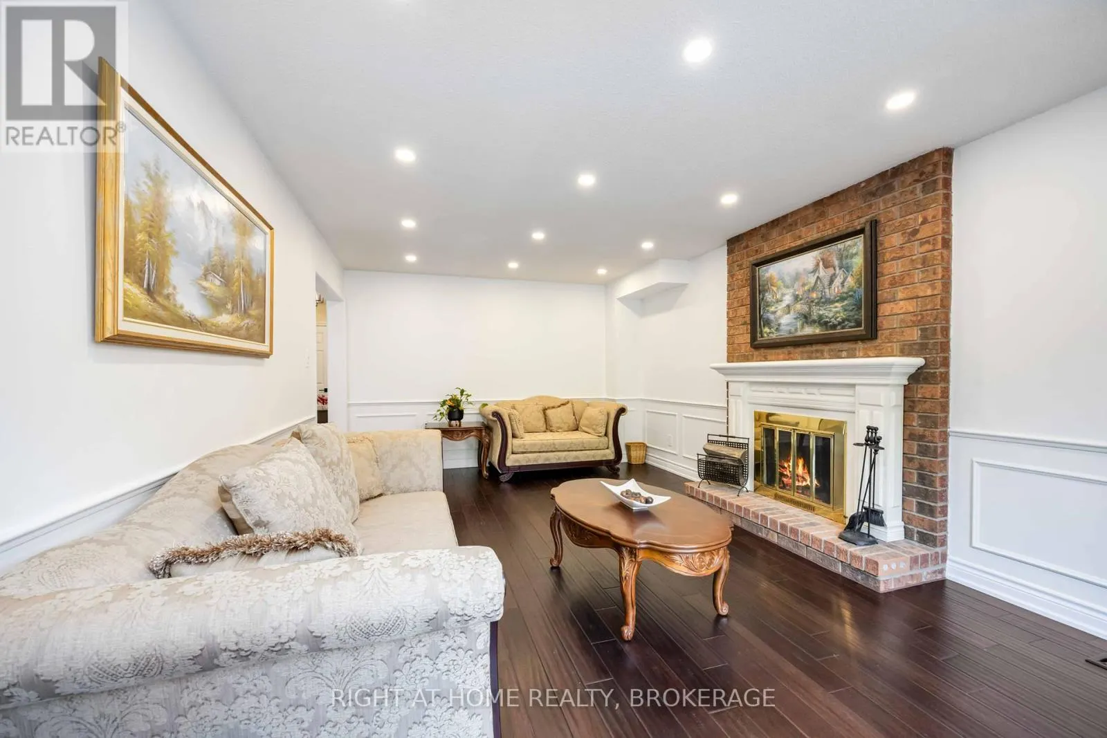 93 GORDON ROWE CRESCENT