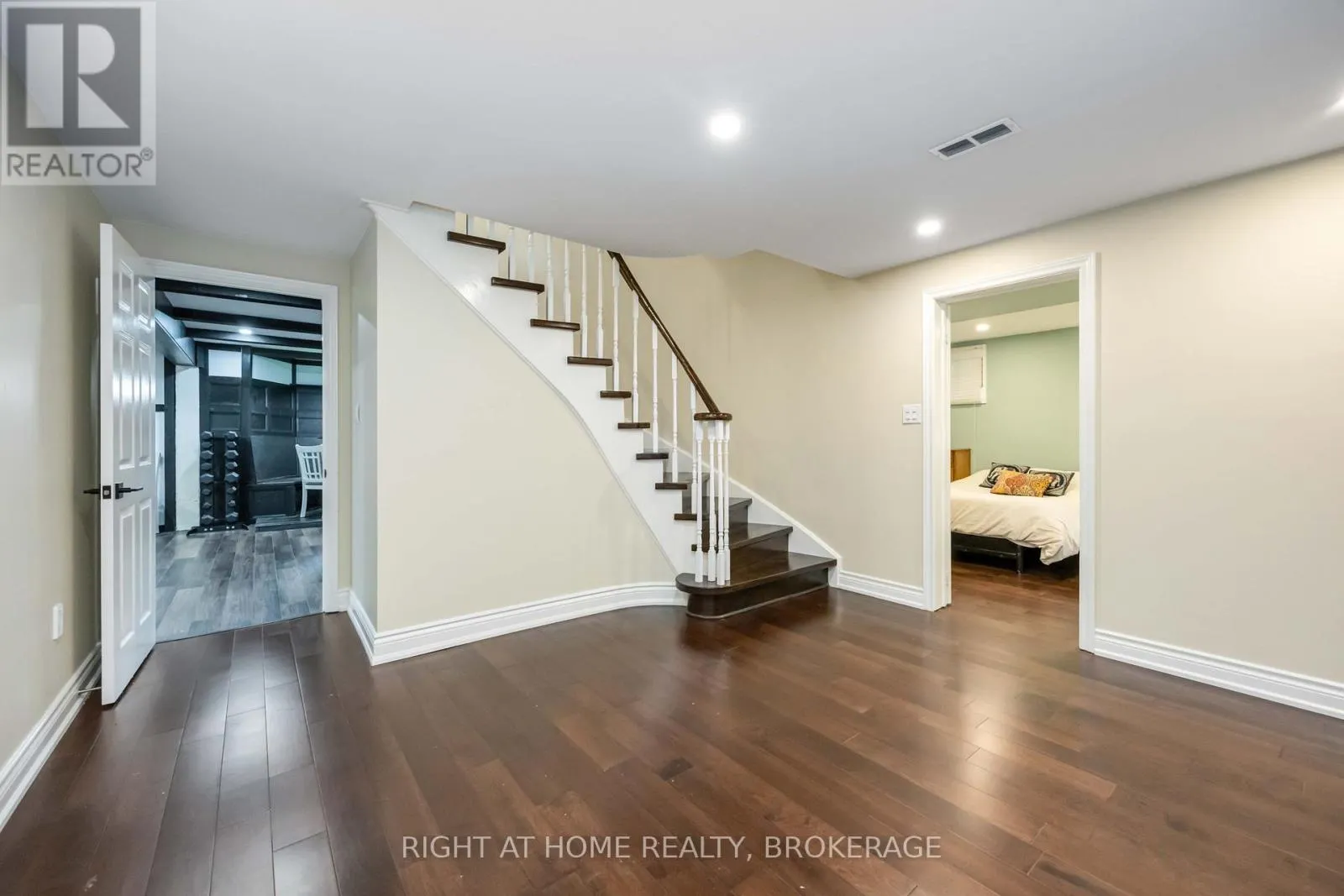 93 GORDON ROWE CRESCENT