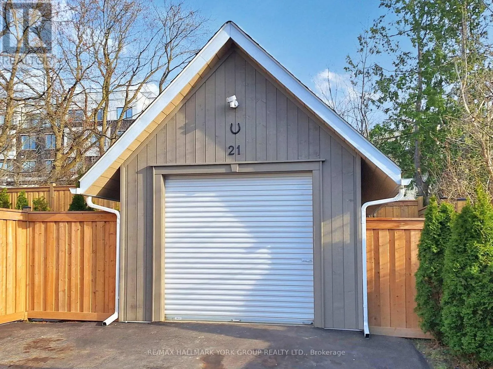 21 IRWIN AVENUE
