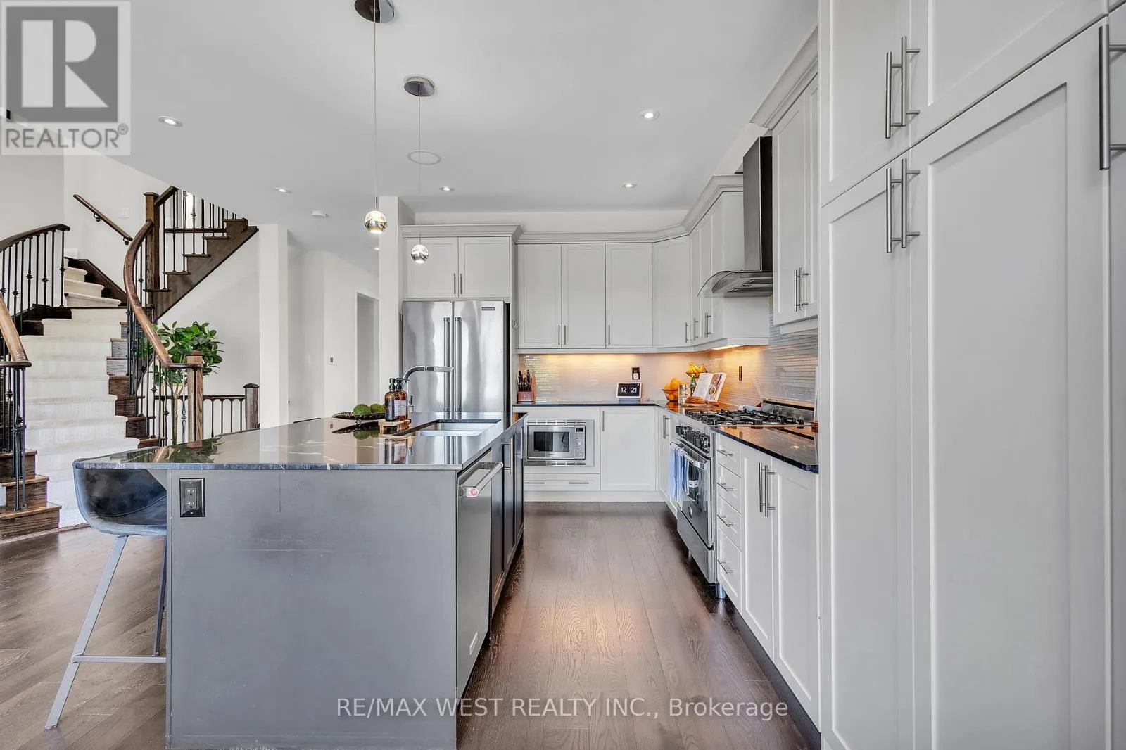 41 PELEE AVENUE