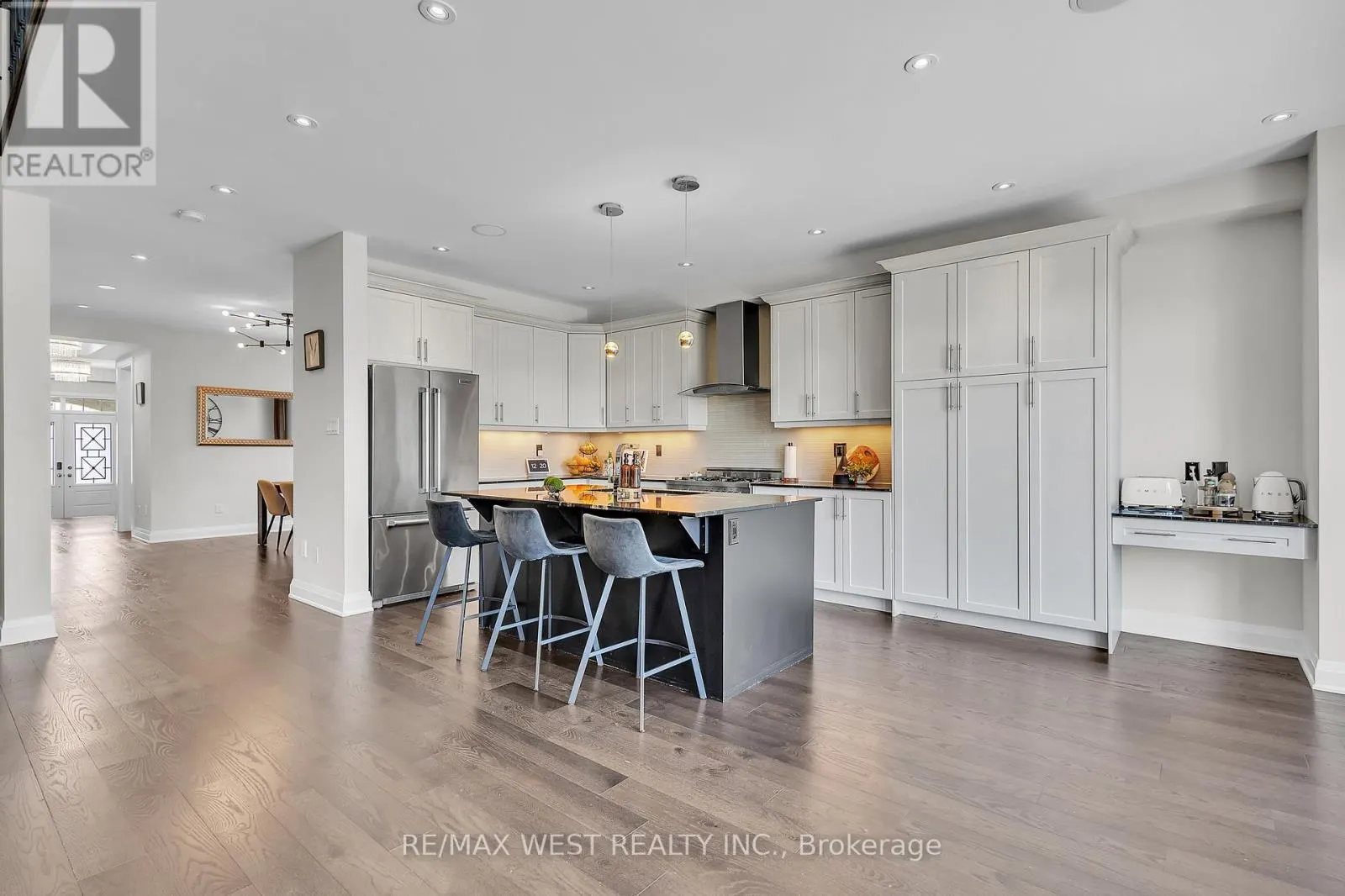 41 PELEE AVENUE