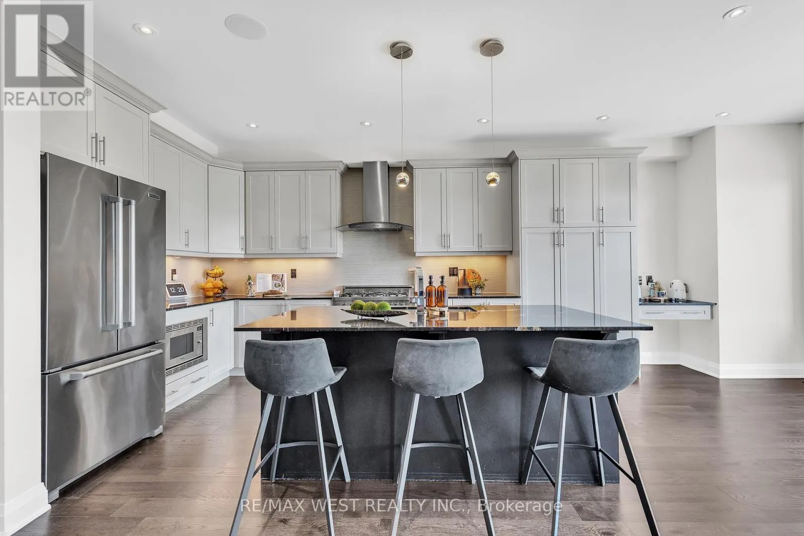 41 PELEE AVENUE