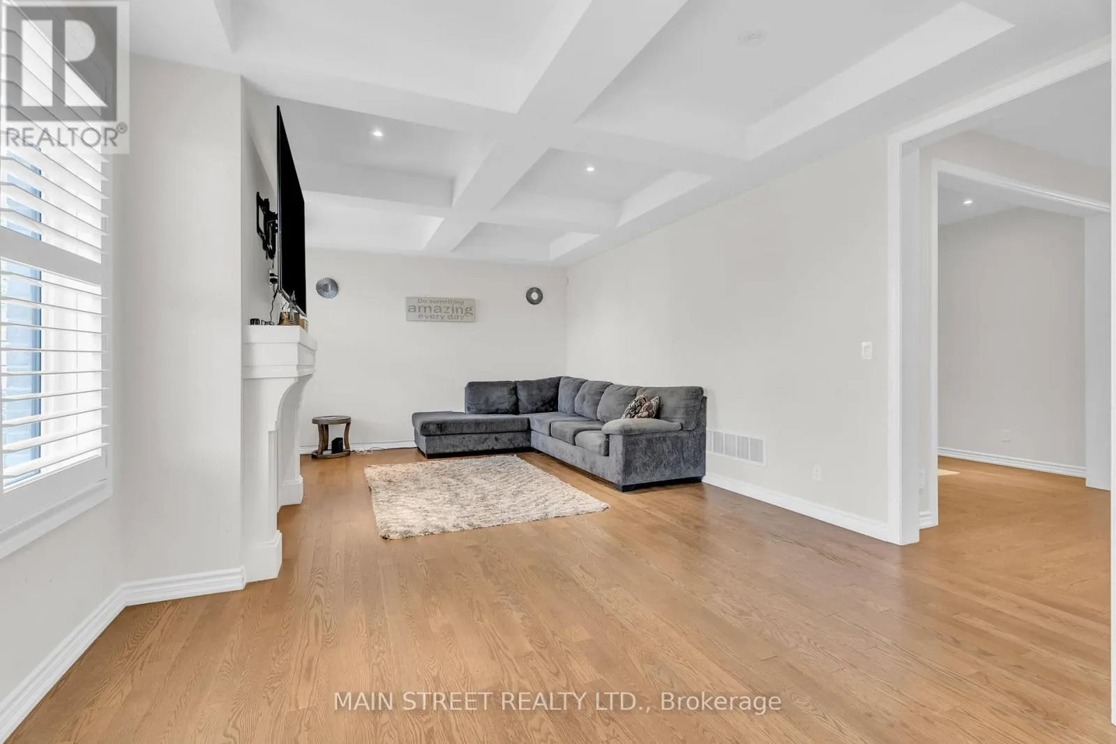 6 LEADEN HALL DRIVE