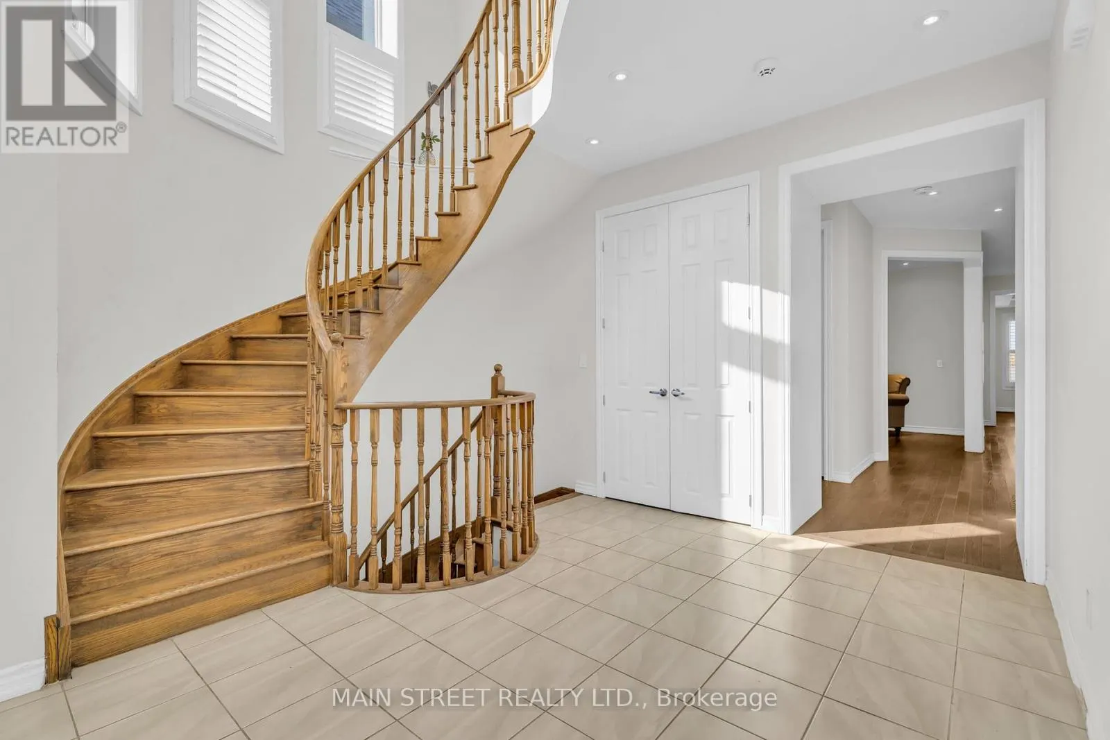 6 LEADEN HALL DRIVE