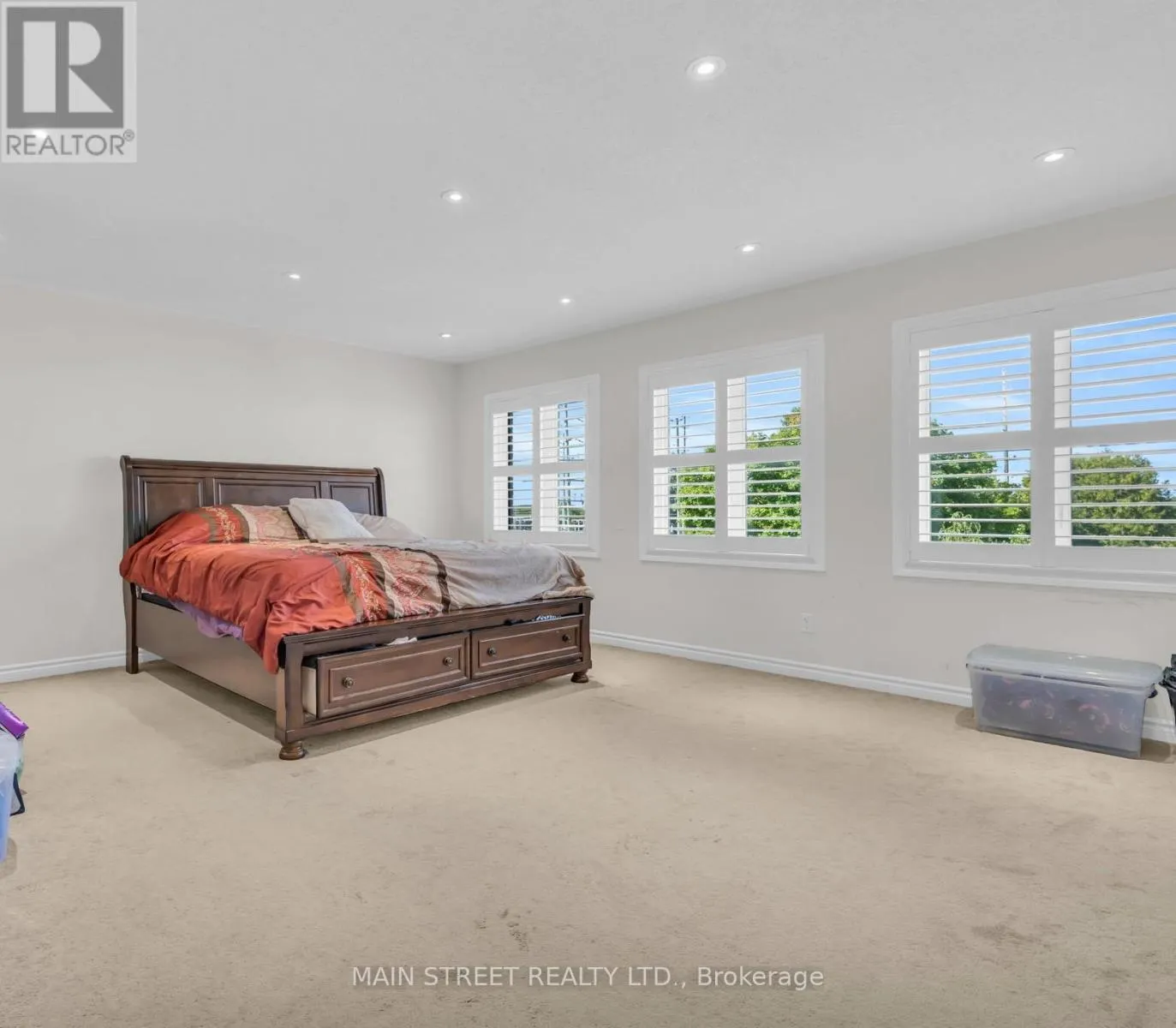 6 LEADEN HALL DRIVE