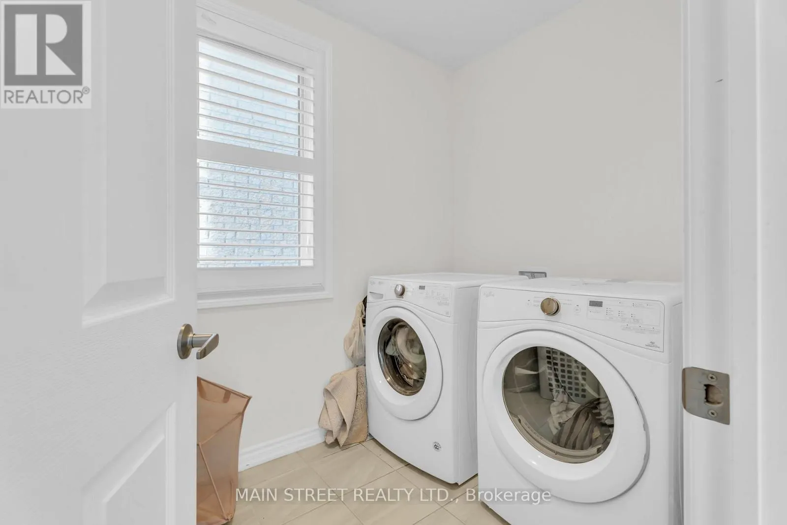 6 LEADEN HALL DRIVE