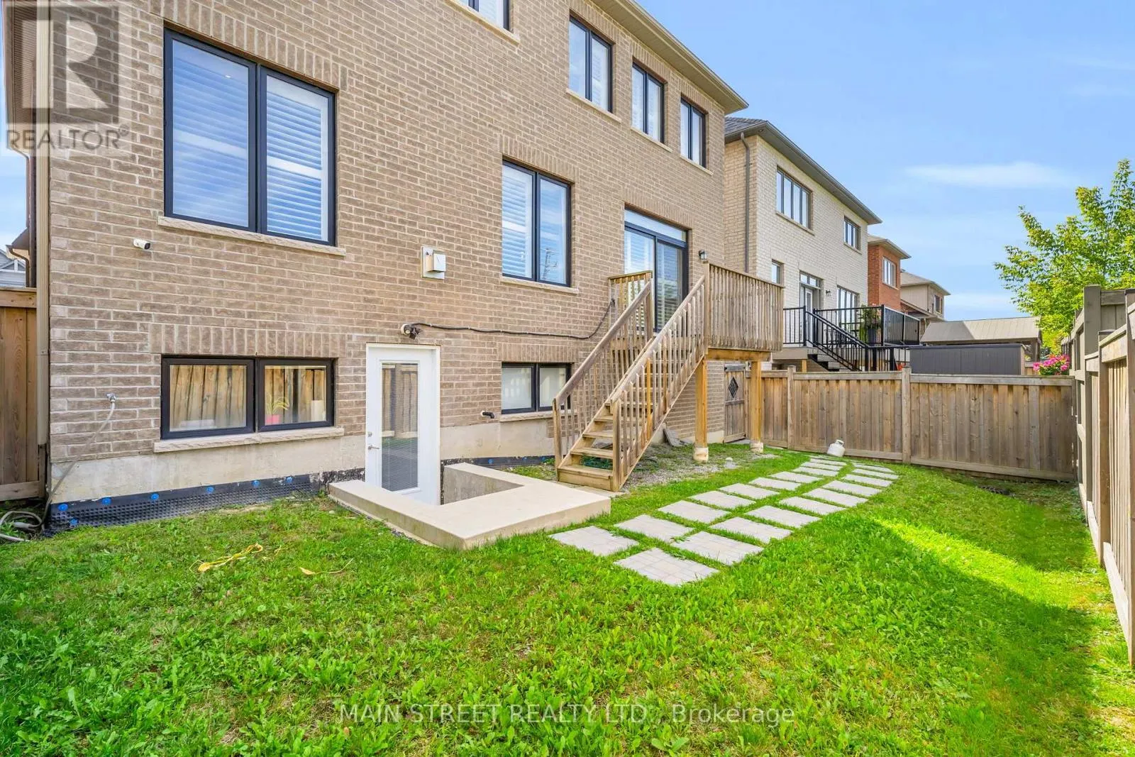 6 LEADEN HALL DRIVE