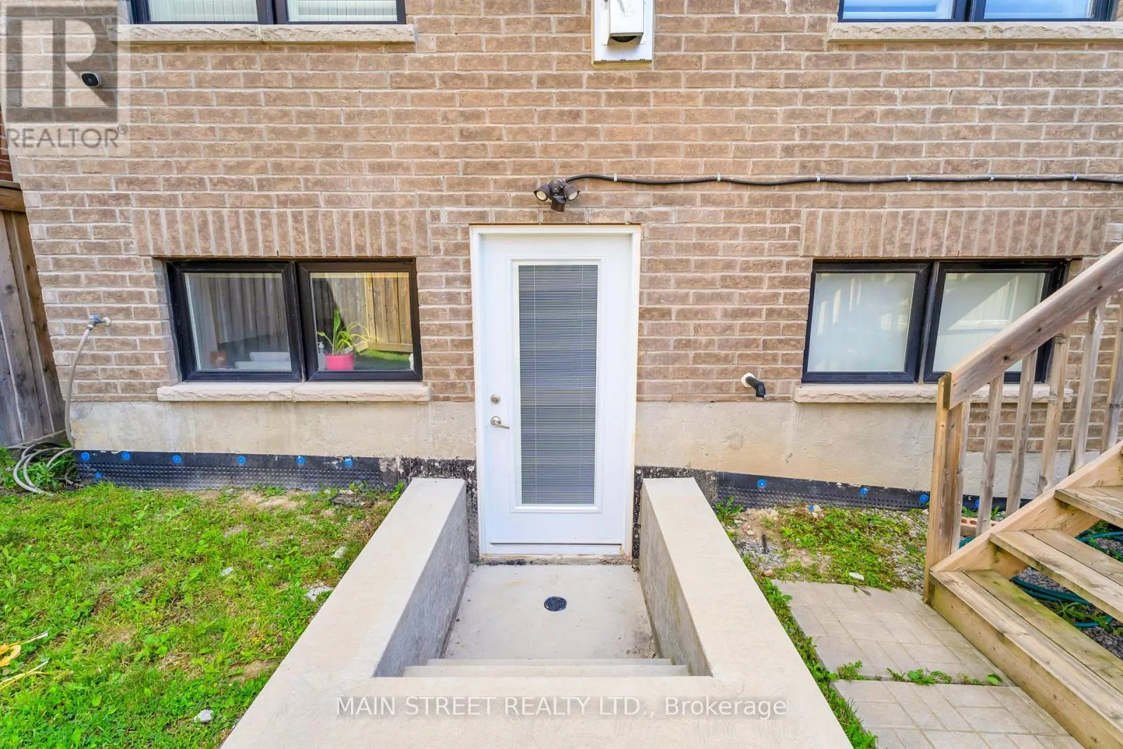 6 LEADEN HALL DRIVE